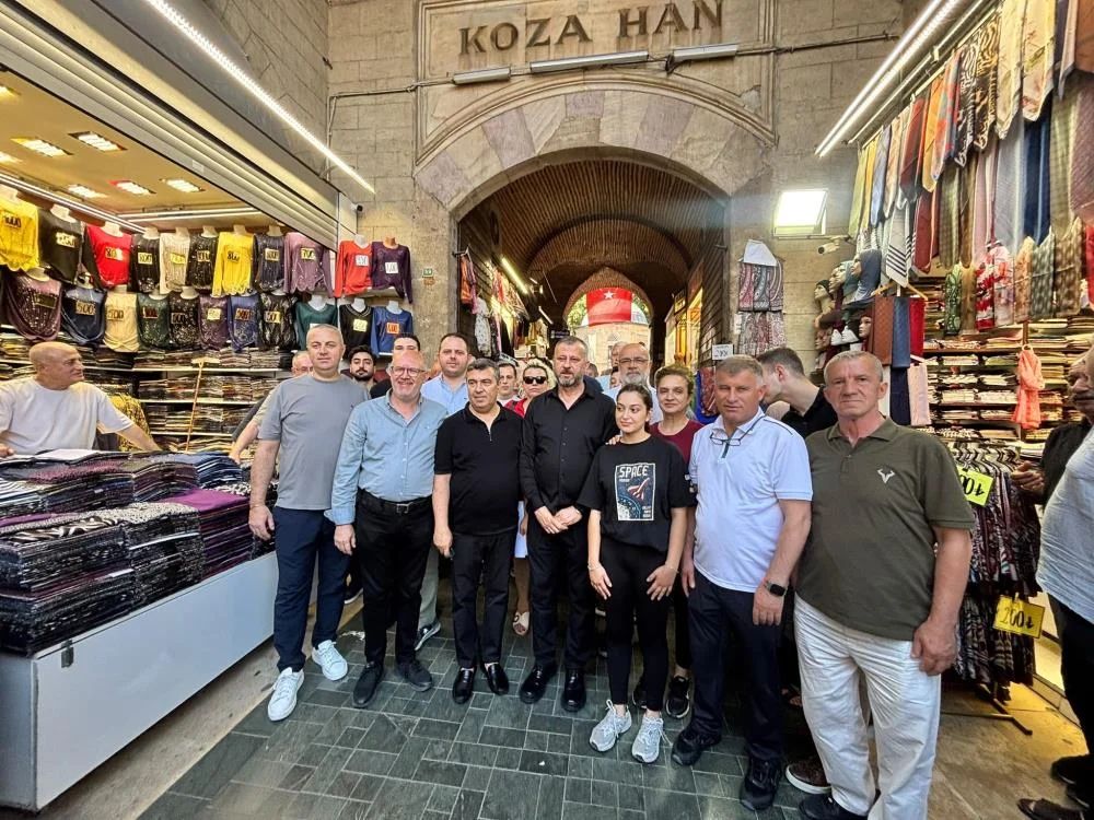 Bir açılıyor bir kapanıyor! 530 yıllık Kozahan'da esnaf nefes aldı