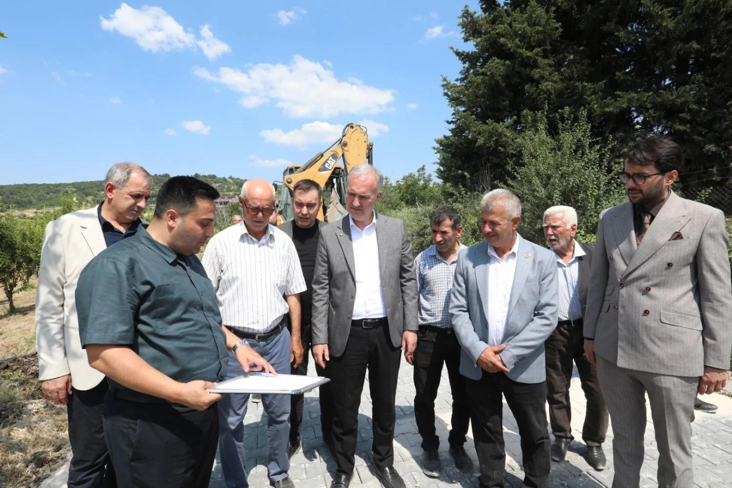 İnegöl'de Kırsal Mahallelerde Yol Seferberliği Sürüyor