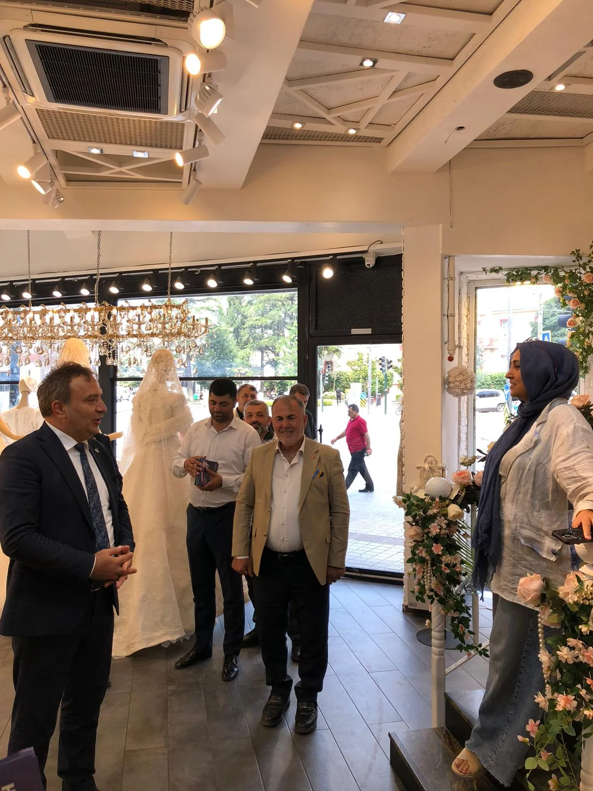 Yeniden Refah Partisi İnegöl'de Esnaf ve Vatandaşlarla Buluştu Yeniden Refah Partisi İnegöl'de Esnaf ve Vatandaşlarla Buluştu