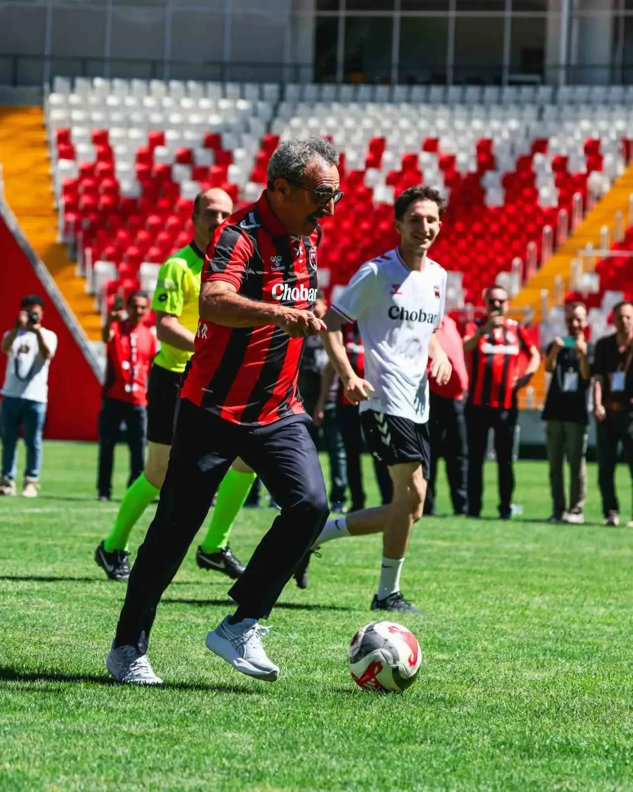 İnegölspor'un Rakibine Dev Destek! Chobani'den 5 Milyon Dolarlık Anlaşma İnegölspor'un Rakibine Dev Destek! Chobani'den 5 Milyon Dolarlık Anlaşma