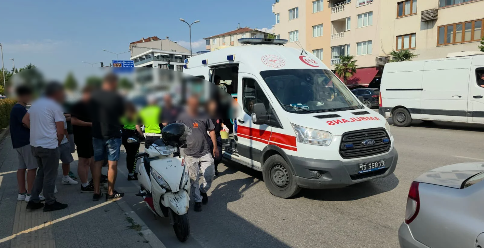 İnegöl'de 2 otomobilin arasında kaldı!