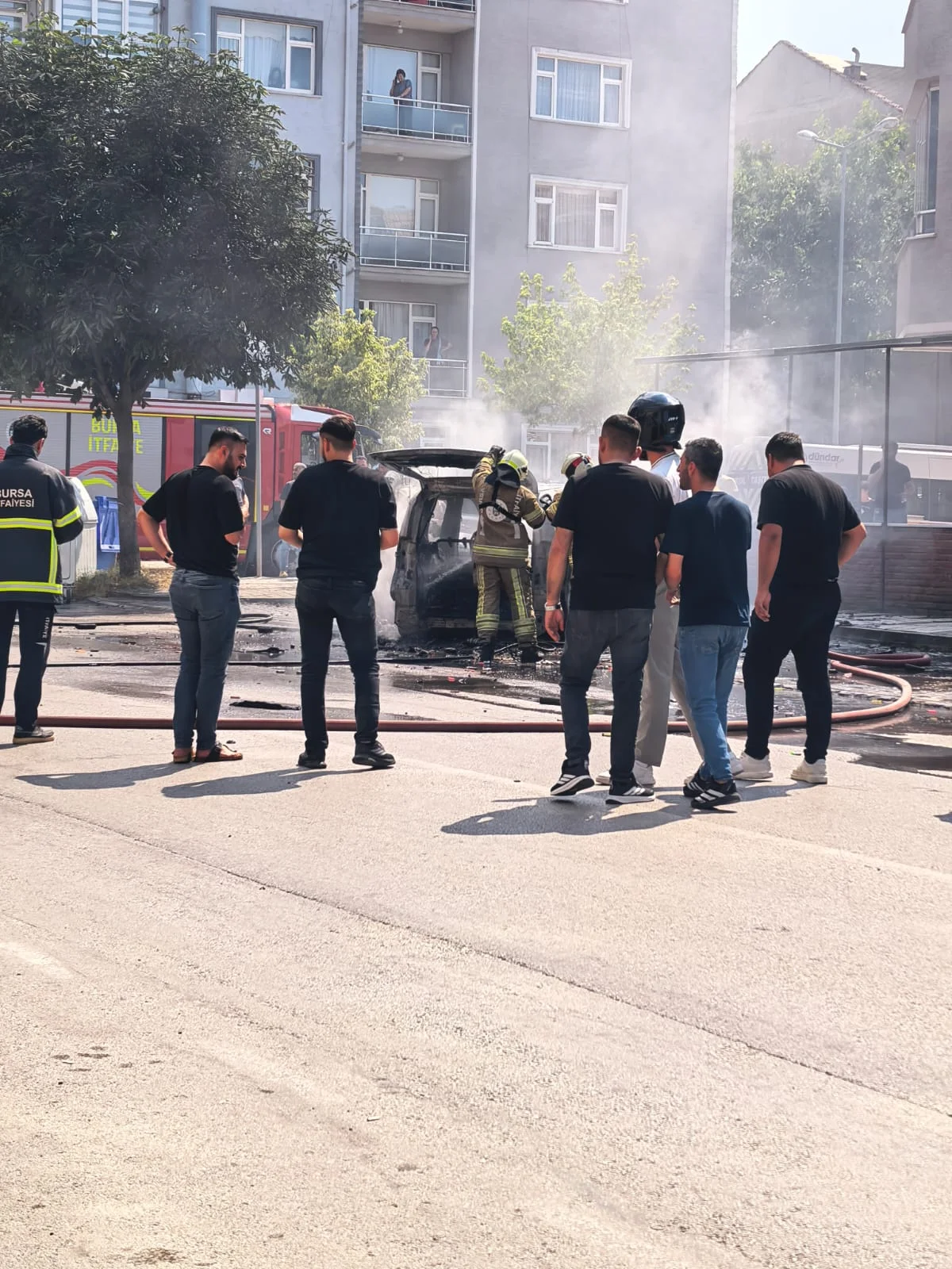 İnegöl'de araçta unutulan çakmaklar faciayı getirdi! İnegöl'de araçta unutulan çakmaklar faciayı getirdi!