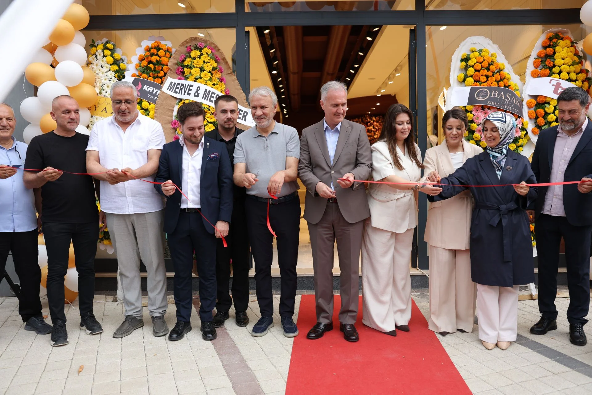 İnegöl'de Göz Sağlığına Yeni Adres! Essin Optik Görkemli Törenle Açıldı