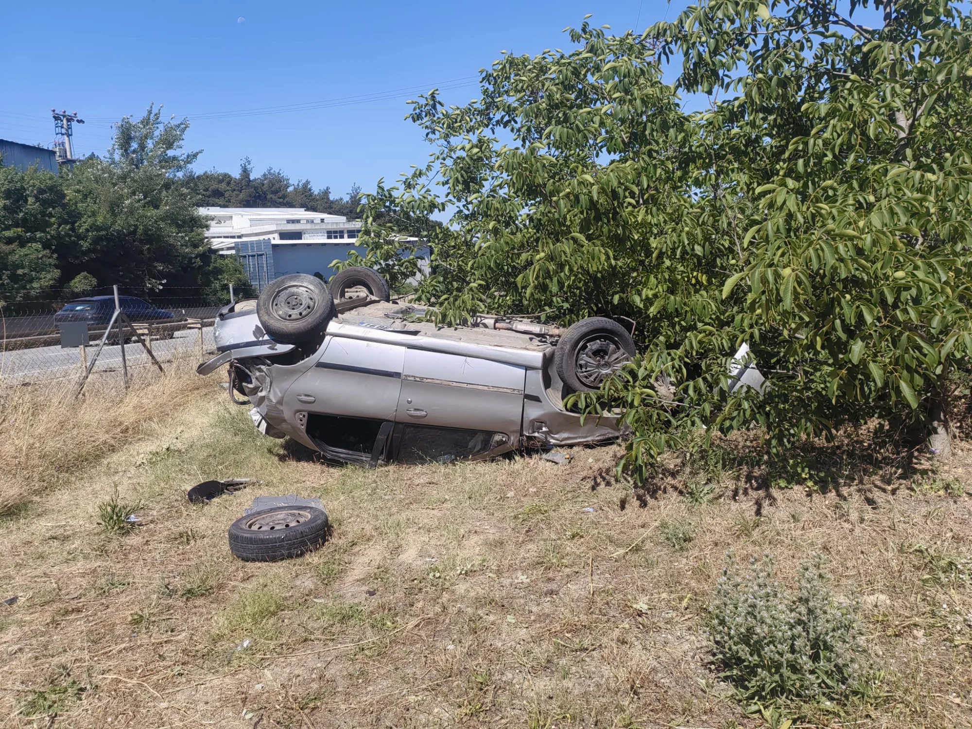Freni patlayan kamyon önce İnegöl'de kaza yaptırdı, sonra Kestel'de dehşet saçtı Freni patlayan kamyon önce İnegöl'de kaza yaptırdı, sonra Kestel'de dehşet saçtı