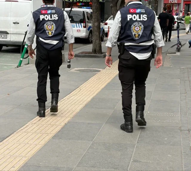 Polis üniformalarına NATO ayarı! Polis üniformalarına NATO ayarı!