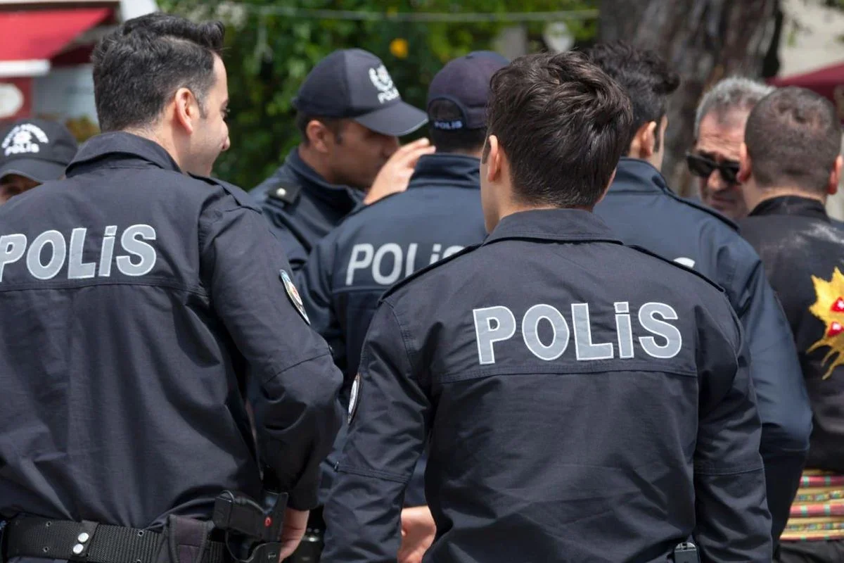 Polis üniformalarına NATO ayarı!