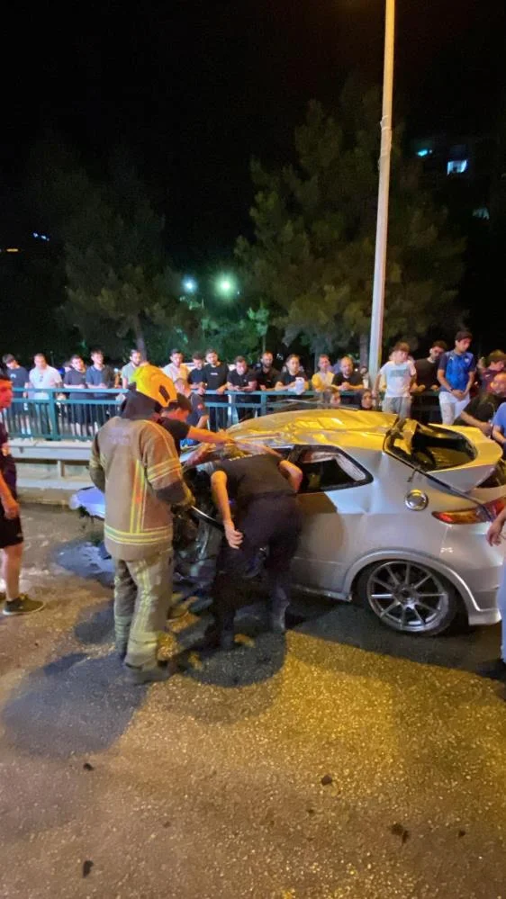 Feci kaza kamerada! Kazanın son hali yürekleri sızlattı Feci kaza kamerada! Kazanın son hali yürekleri sızlattı