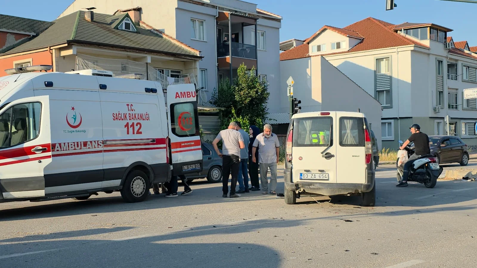 İnegöl'de Motosiklet Hafif Ticari Araca Çarptı!