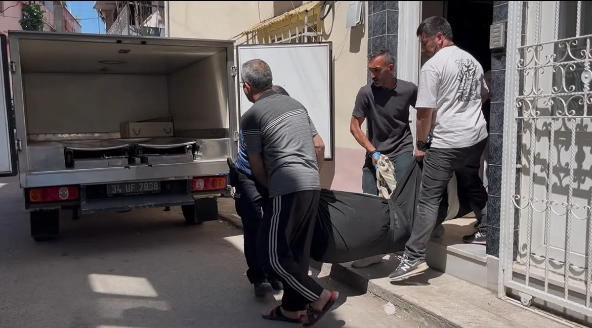 Talihsiz adam merdivenlerde can verdi!