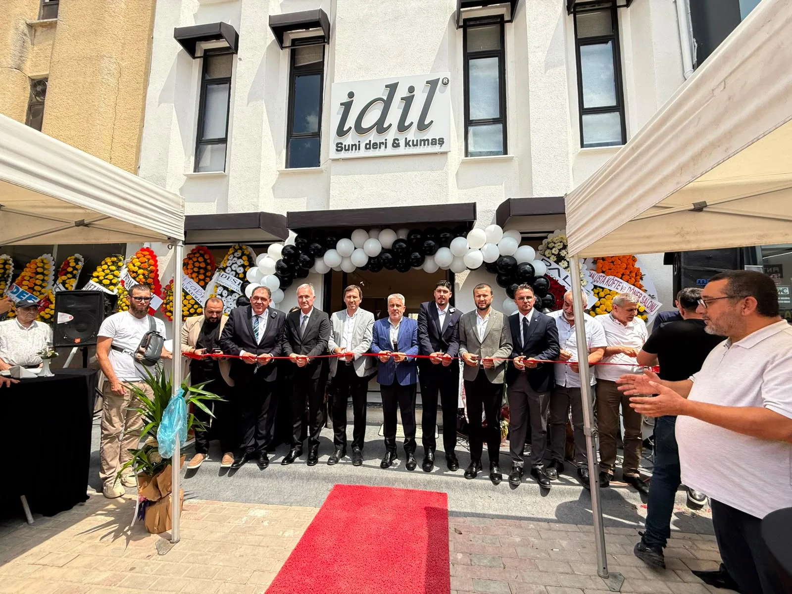 İdil Suni Deri ve Kumaş Yenilenen Mağazasıyla Hizmete Açıldı