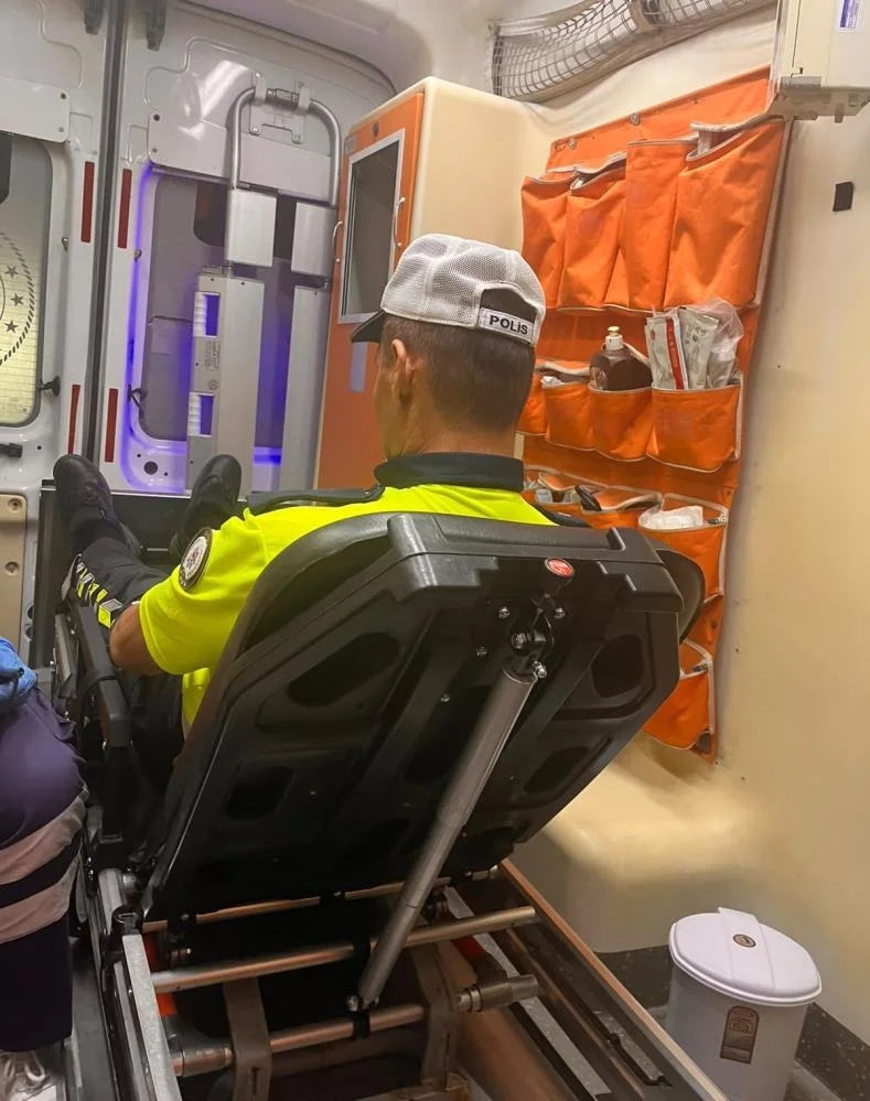 Polisin "Dur" İhtarına Uymadı! Motosikletini Polis Memuruna Çarptı