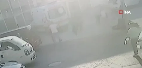 2 sağlık çalışanını yaralayıp kaçtılar!