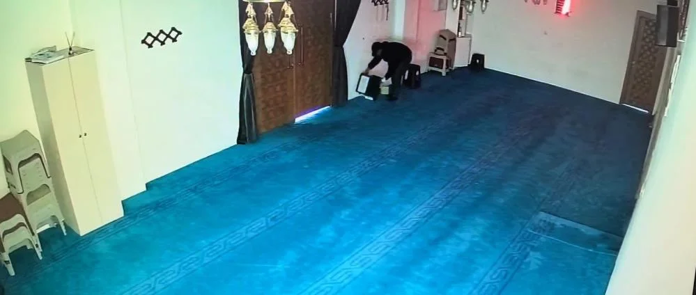 İnegöl'de camide skandal olay kameralara yansıdı!