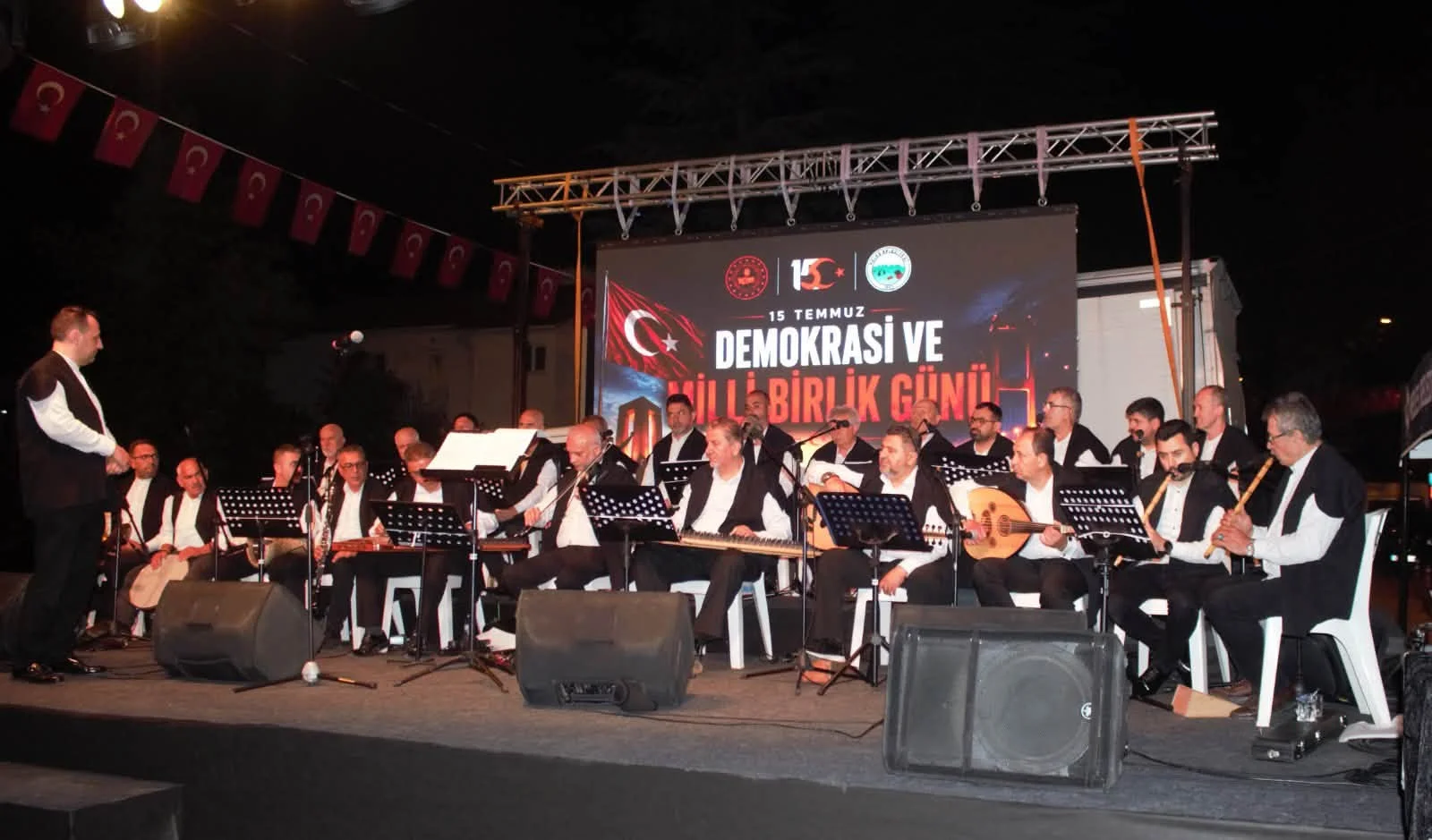 Keles'te Duygulandıran An! Başkan Ali Doğru Oğluyla Aynı Sahnede Keles'te Duygulandıran An! Başkan Ali Doğru Oğluyla Aynı Sahnede