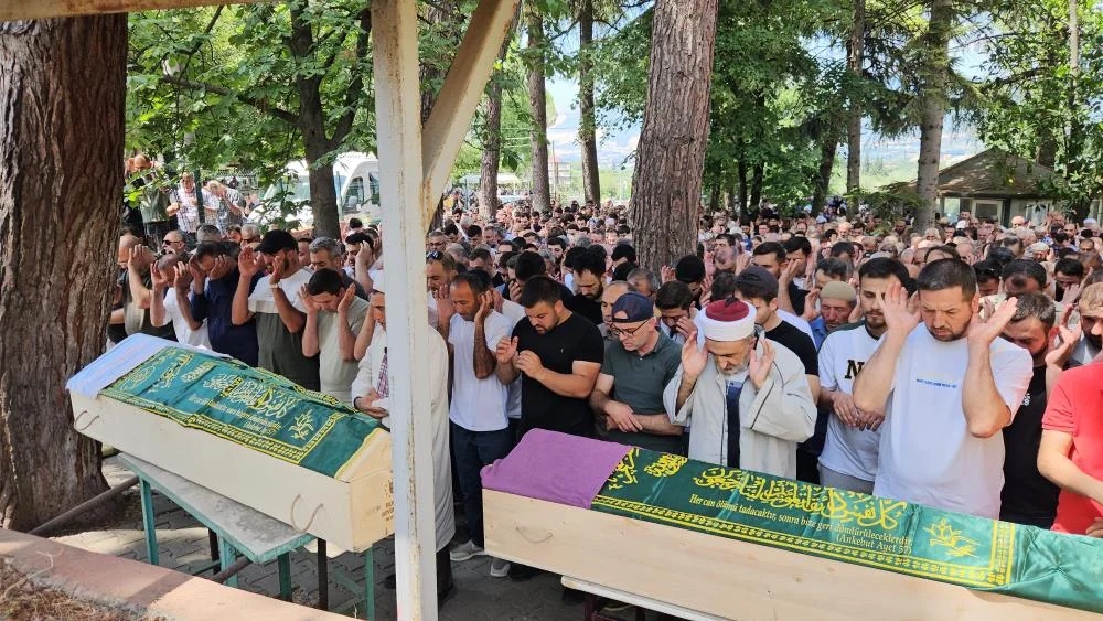 Anne-baba toprağa verildi: Minik Alparslan yaşam mücadelesi veriyor!