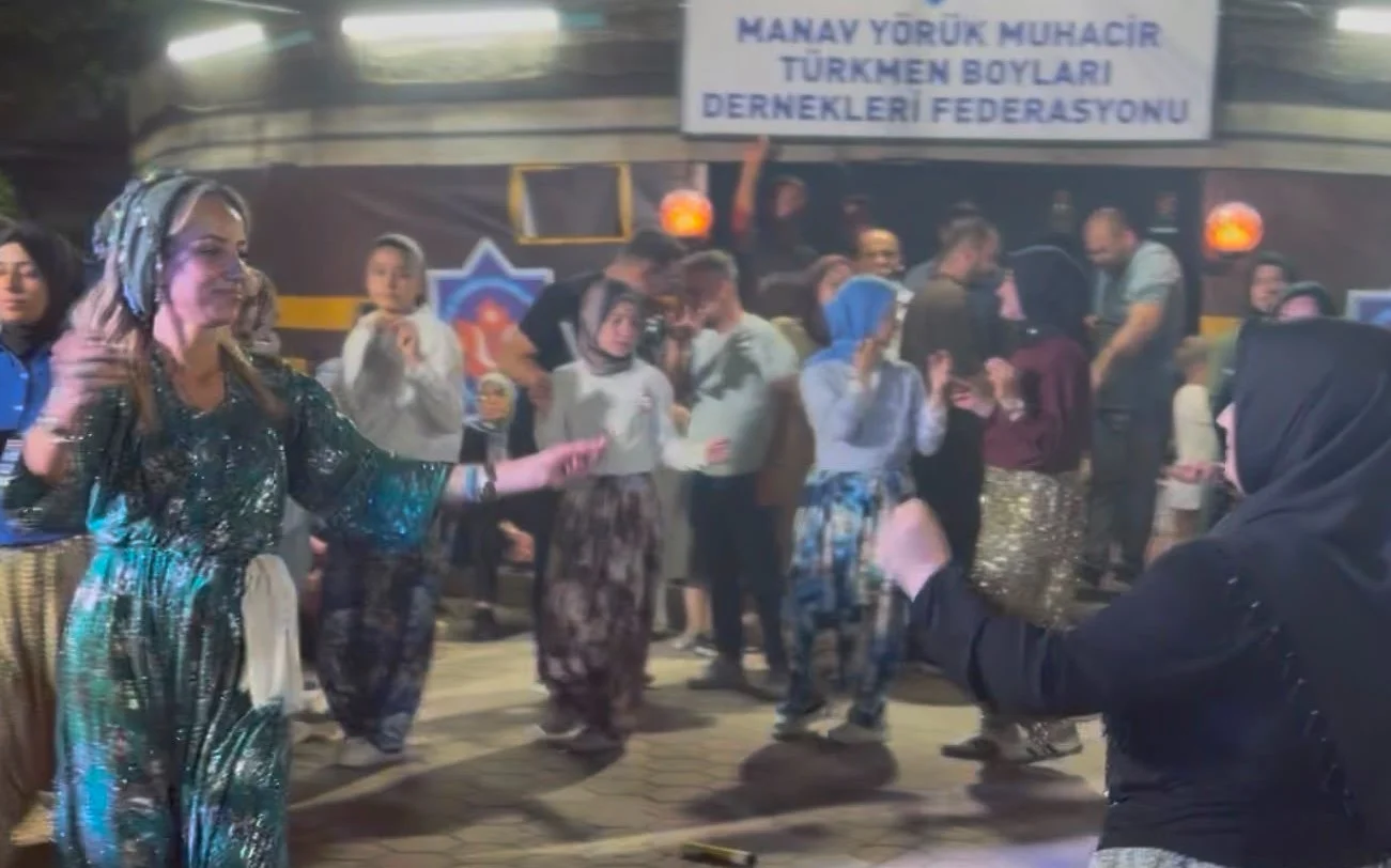 Festivalde Şalvar Coşkusu! Binlerce Kişi Geleneksel Gecede Buluştu