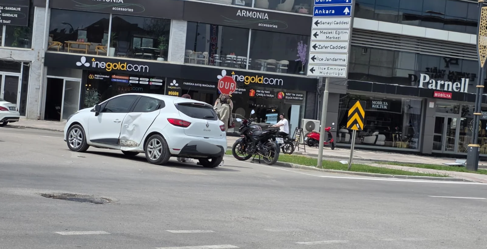 İnegöl'de aynı mahallede 2. kaza! İnegöl'de aynı mahallede 2. kaza!