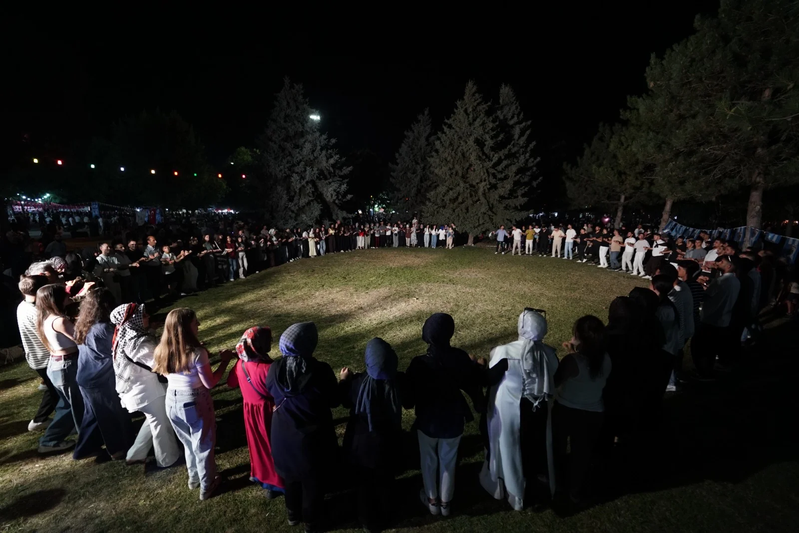 Erzurumlular Derneği Festivale Damga Vurdu! Çadır Her Akşam Dolup Taştı Erzurumlular Derneği Festivale Damga Vurdu! Çadır Her Akşam Dolup Taştı