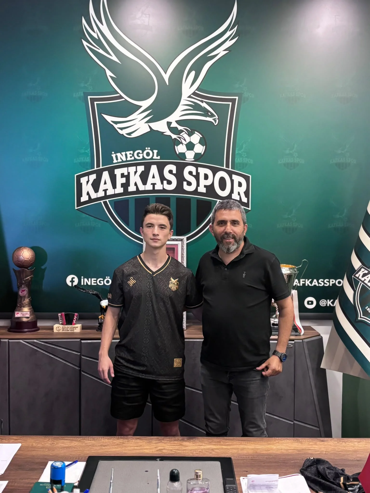 İnegöl Kafkasspor'dan Genç Transfer! Emre Suna Resmen İmzayı Attı İnegöl Kafkasspor'dan Genç Transfer! Emre Suna Resmen İmzayı Attı