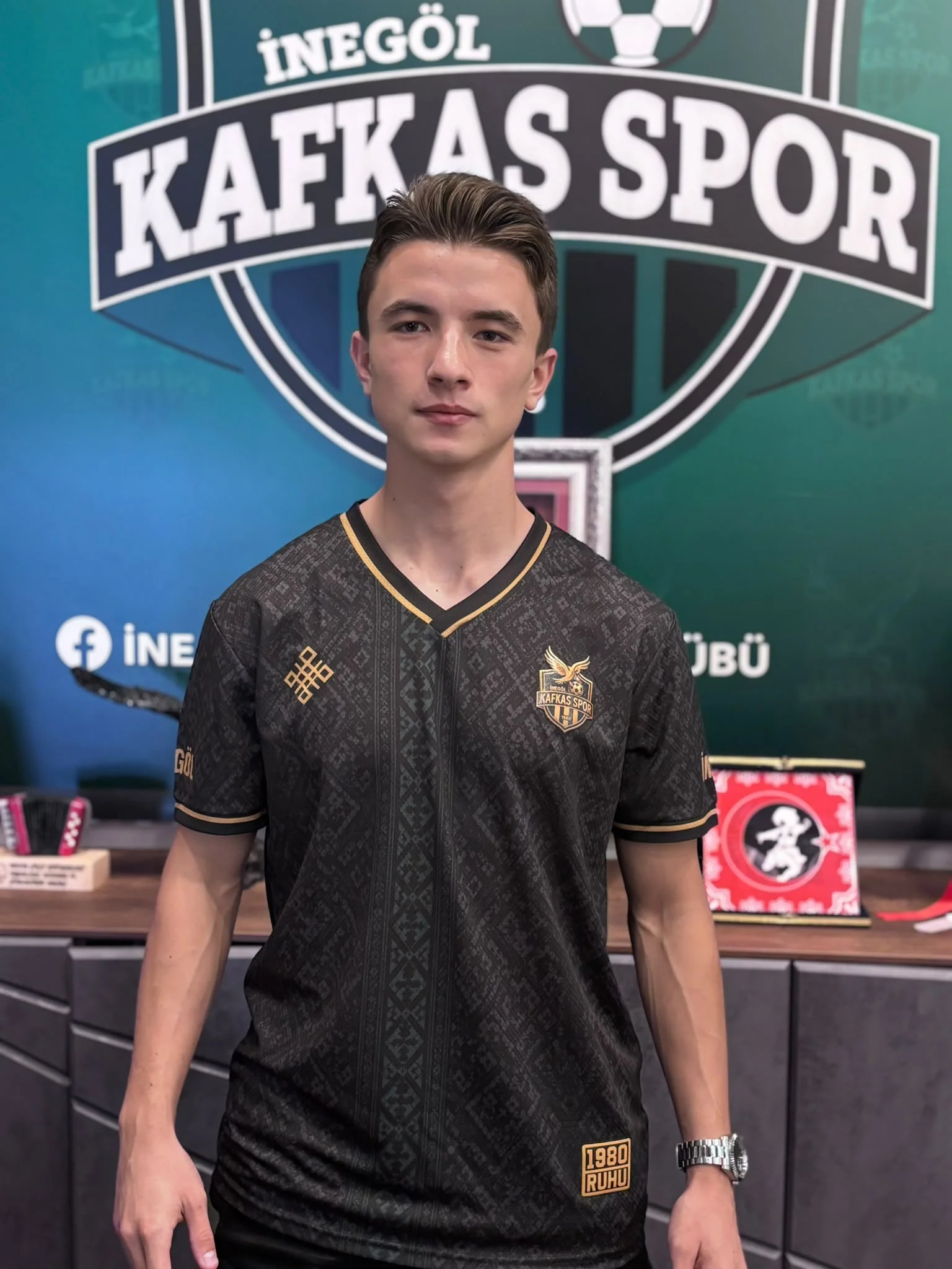İnegöl Kafkasspor'dan Genç Transfer! Emre Suna Resmen İmzayı Attı İnegöl Kafkasspor'dan Genç Transfer! Emre Suna Resmen İmzayı Attı