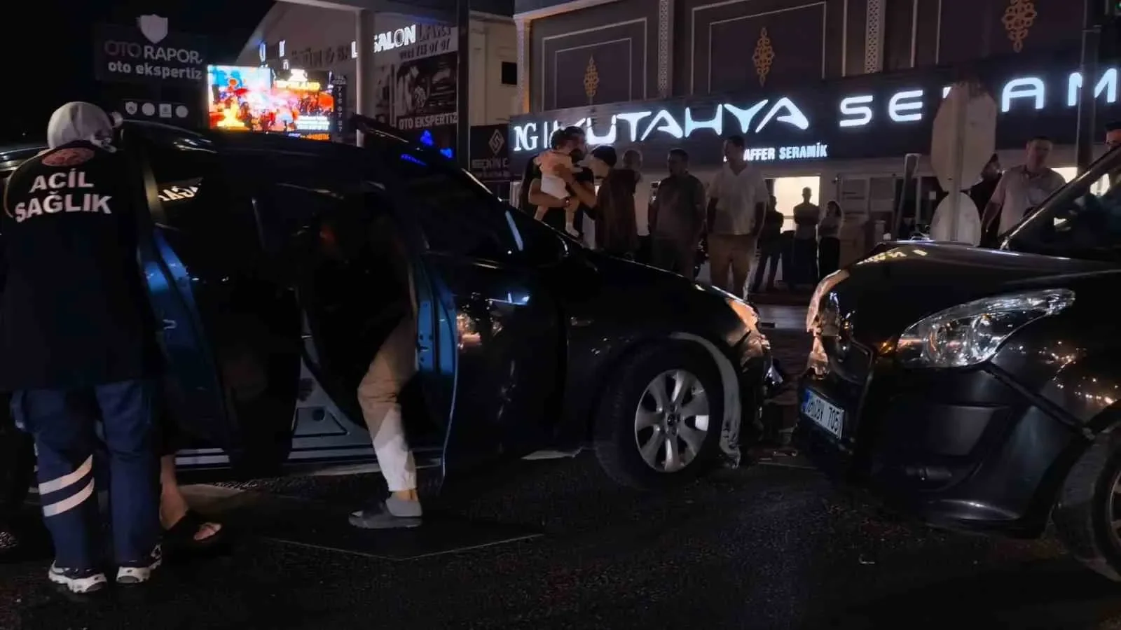 İnegöl-Alanyurt yolunda zincirleme kaza: 5 kişi yaralandı
