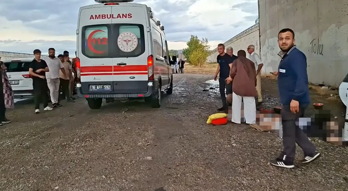 Bursa Nilüfer’de köprülü kavşakta feci kaza: 3 ölü, 2 ağır yaralı