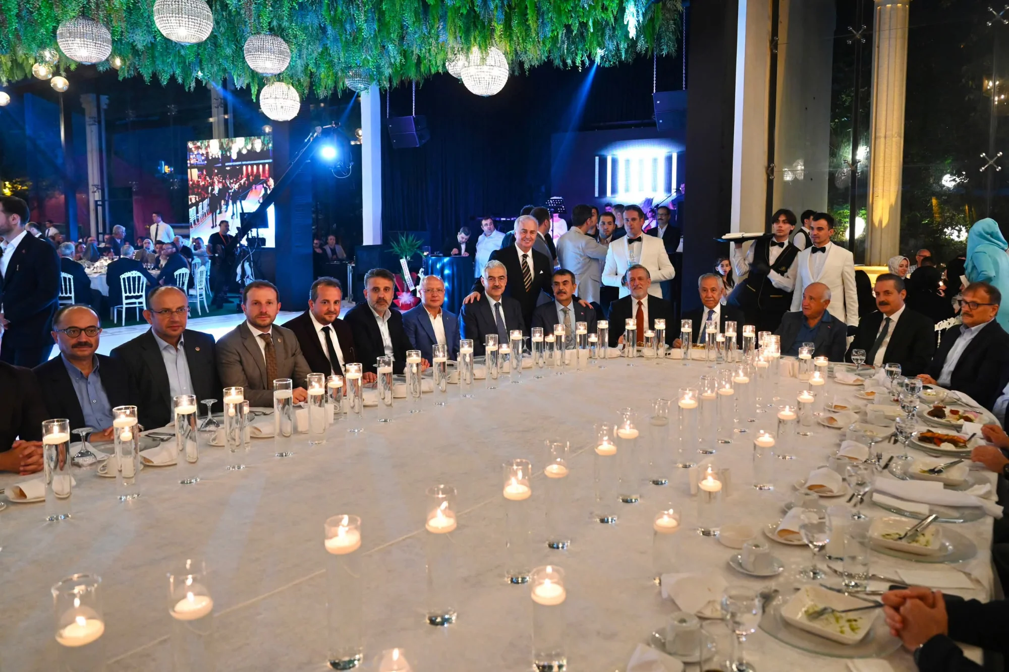 Bakanlar İnegöllülerin düğününde bir araya geldi Bakanlar İnegöllülerin düğününde bir araya geldi