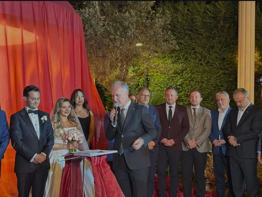 Bakanlar İnegöllülerin düğününde bir araya geldi Bakanlar İnegöllülerin düğününde bir araya geldi