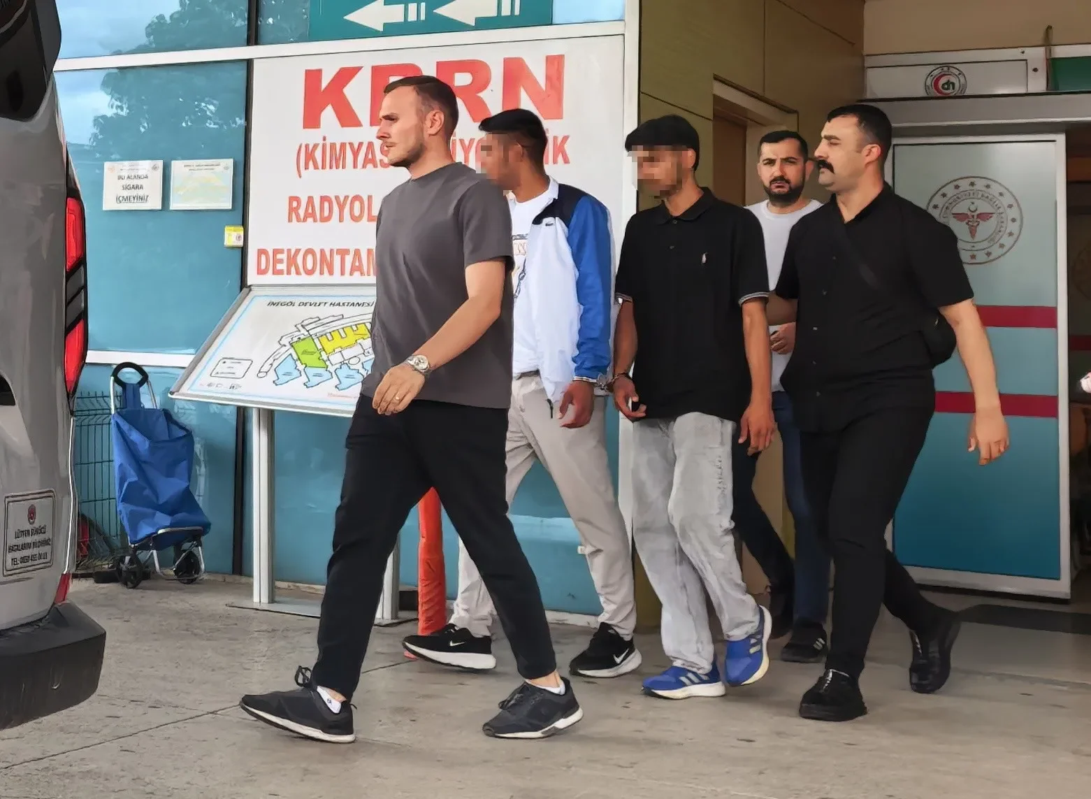 İnegöl'de tekme tokat dövdüler sonra gasp ettiler