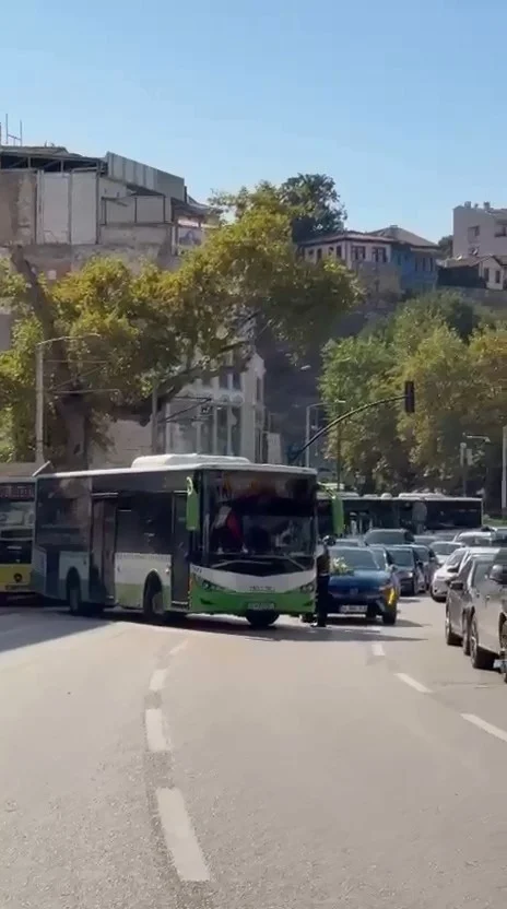 Düğün Konvoyunda İlginç Pazarlık Kameralara Yansıdı