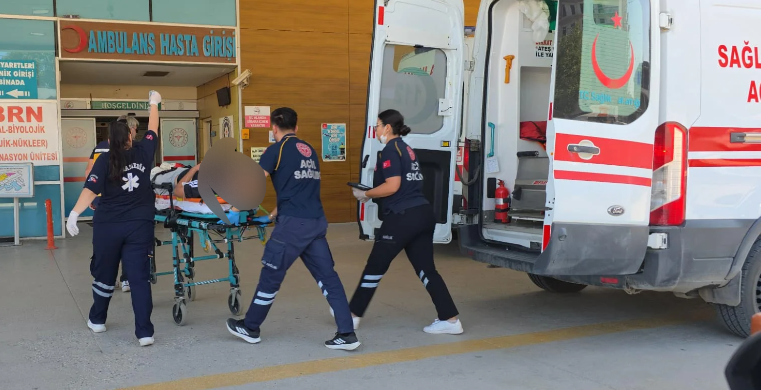 İnegöl Akhisar'da Otomobil ile Motosiklet Çarpıştı! 2 Kişi Yaralandı