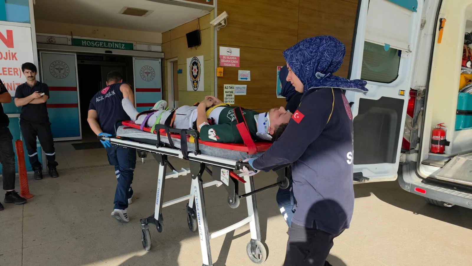 İnegöl Girişinde Korkutan Kaza! Motosiklet 20 Metrelik Dereye Uçtu