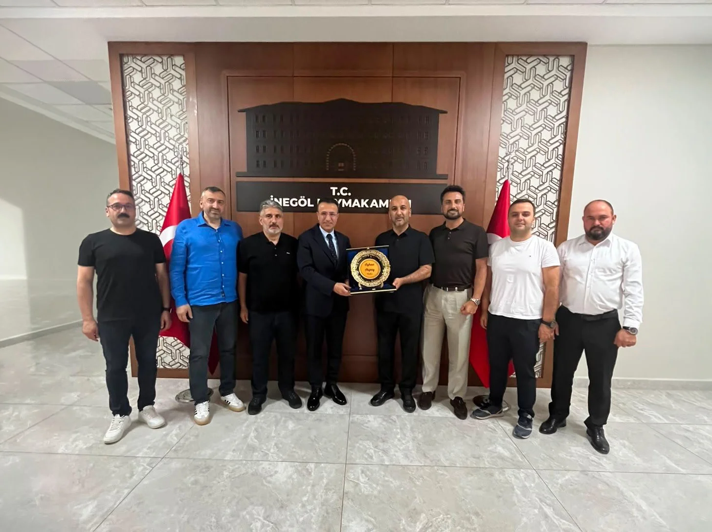 Wobilimo Mobilya AVM Yönetimi, İnegöl Kaymakamı Ayhan Akpay’ı Ziyaret Etti
