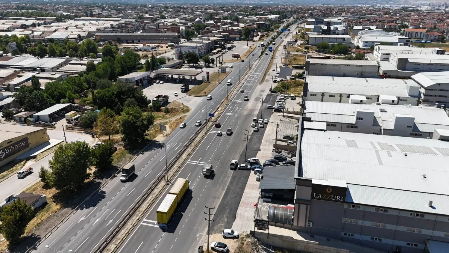 İnegöl'de 43 Fabrika Girişine Asfalt Hamlesi! İnegöl'de 43 Fabrika Girişine Asfalt Hamlesi!