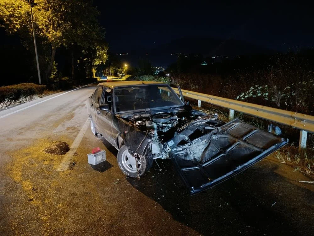 İnegöl'de Feci Kaza! Otomobil Hurdaya Döndü, 18 Yaşındaki Sürücü Yaralandı