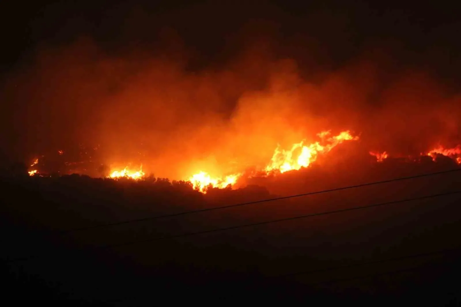 Aydın Çine’de orman yangını gece boyunca devam etti