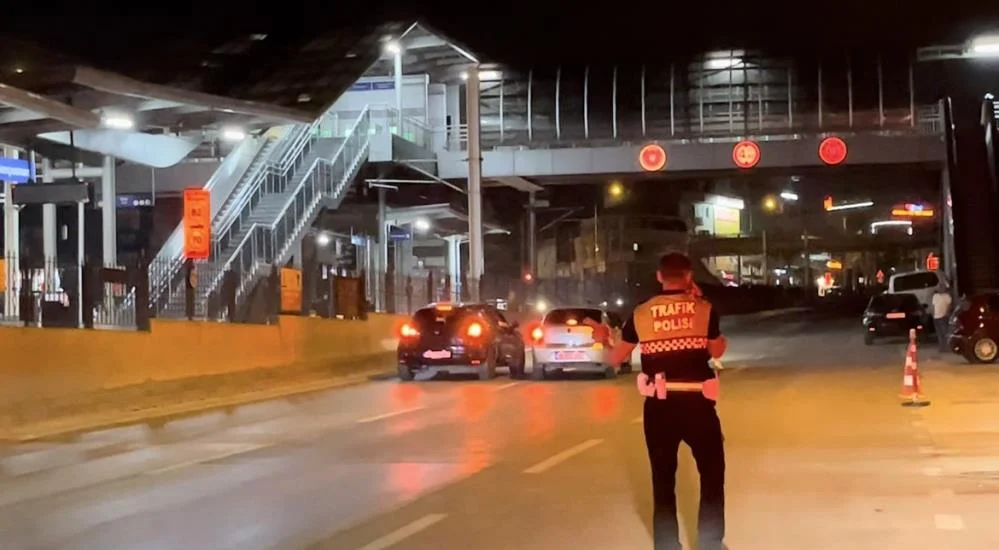 Trafik denetiminde skandal! Polis anında müdahale etti