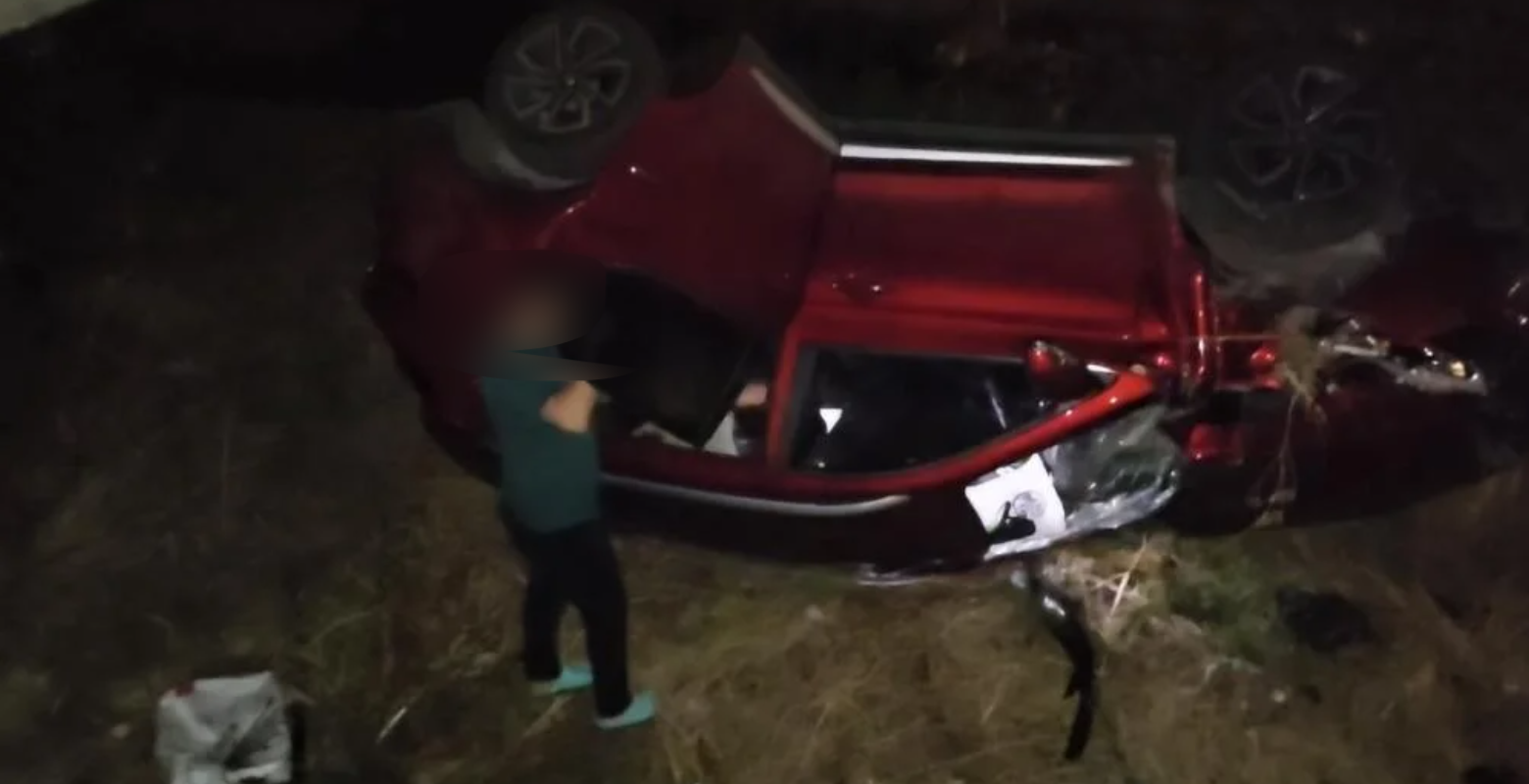 Taklalar attı, dere yatağına uçtu! Burnu bile kanamadı
