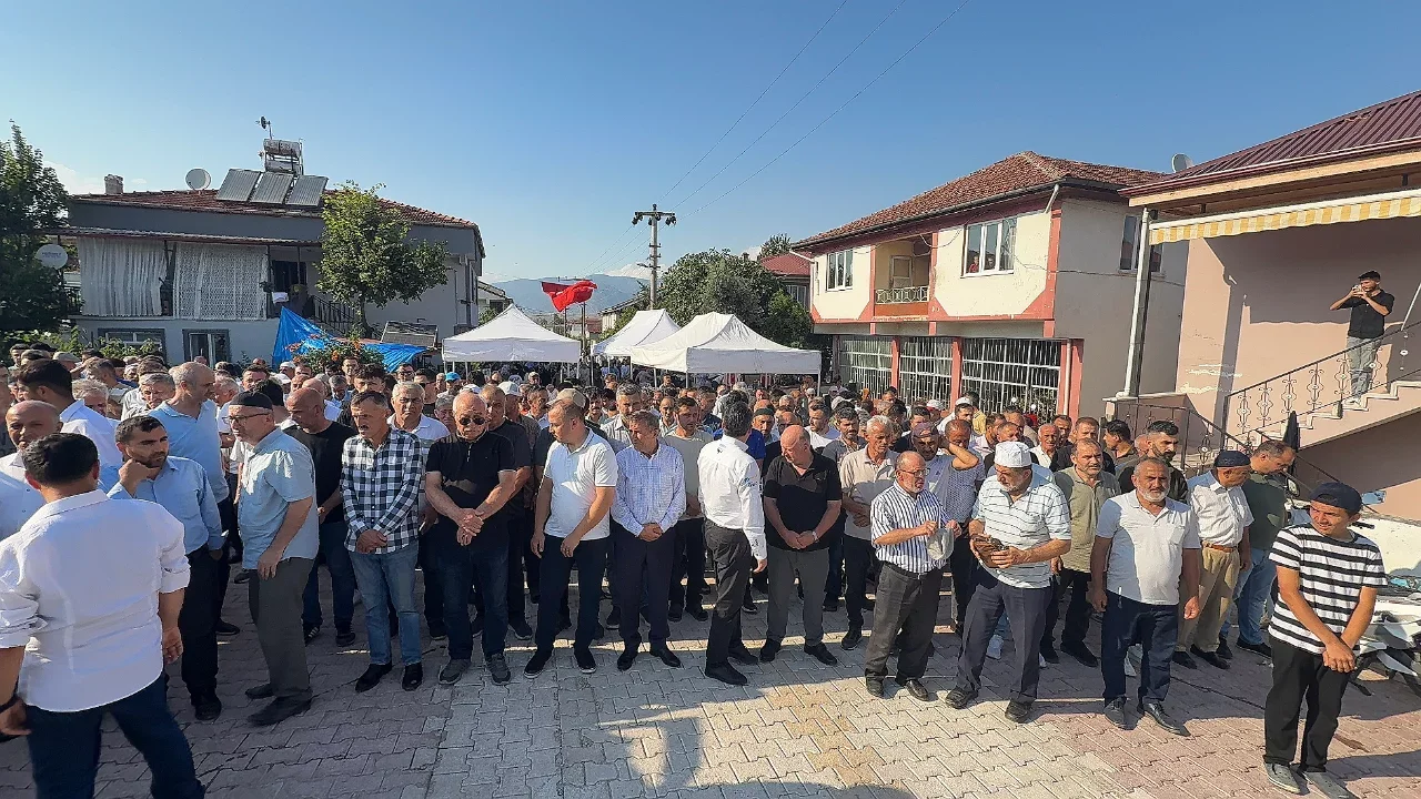65 Gündür Kayıp Olan Genç İçin Gıyabi Cenaze Namazı Kılındı 65 Gündür Kayıp Olan Genç İçin Gıyabi Cenaze Namazı Kılındı