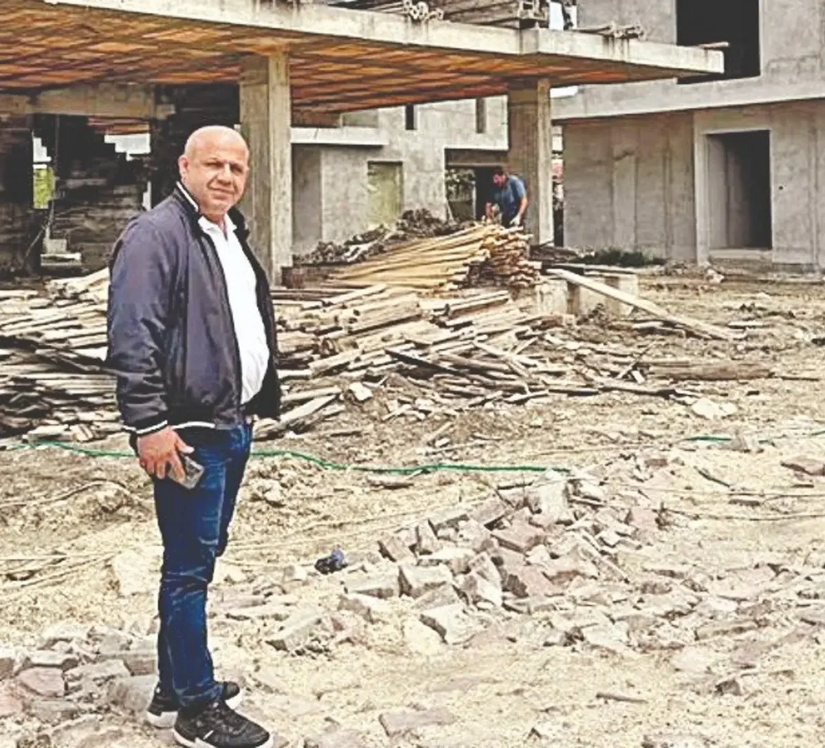 Haluk Levent yüzünden villaları giden müteahhit kalp krizi geçirdi