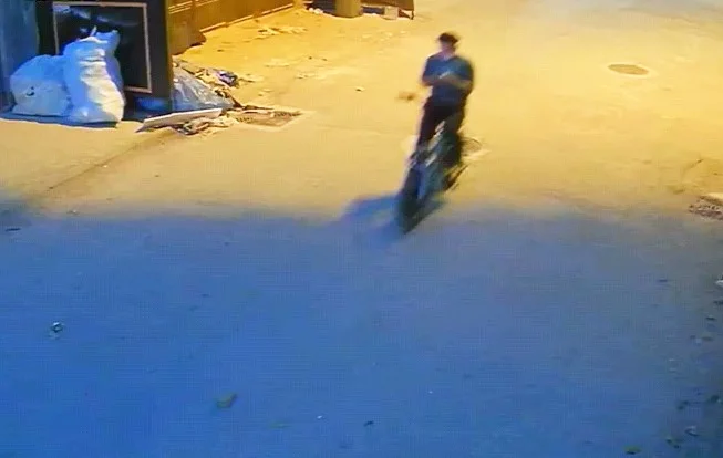 İnegöl'de elindeki telefon başına iş açtı! O arkasına bile bakmadı İnegöl'de elindeki telefon başına iş açtı! O arkasına bile bakmadı