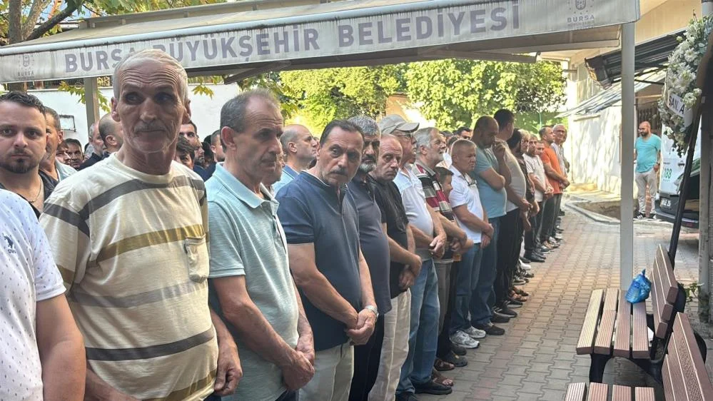 32 yaşındaydı, gözyaşları içinde toprağa verildi 32 yaşındaydı, gözyaşları içinde toprağa verildi