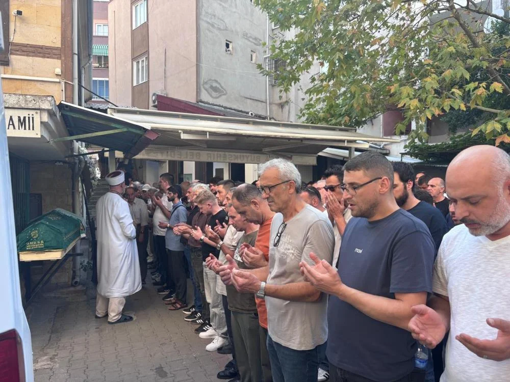 32 yaşındaydı, gözyaşları içinde toprağa verildi