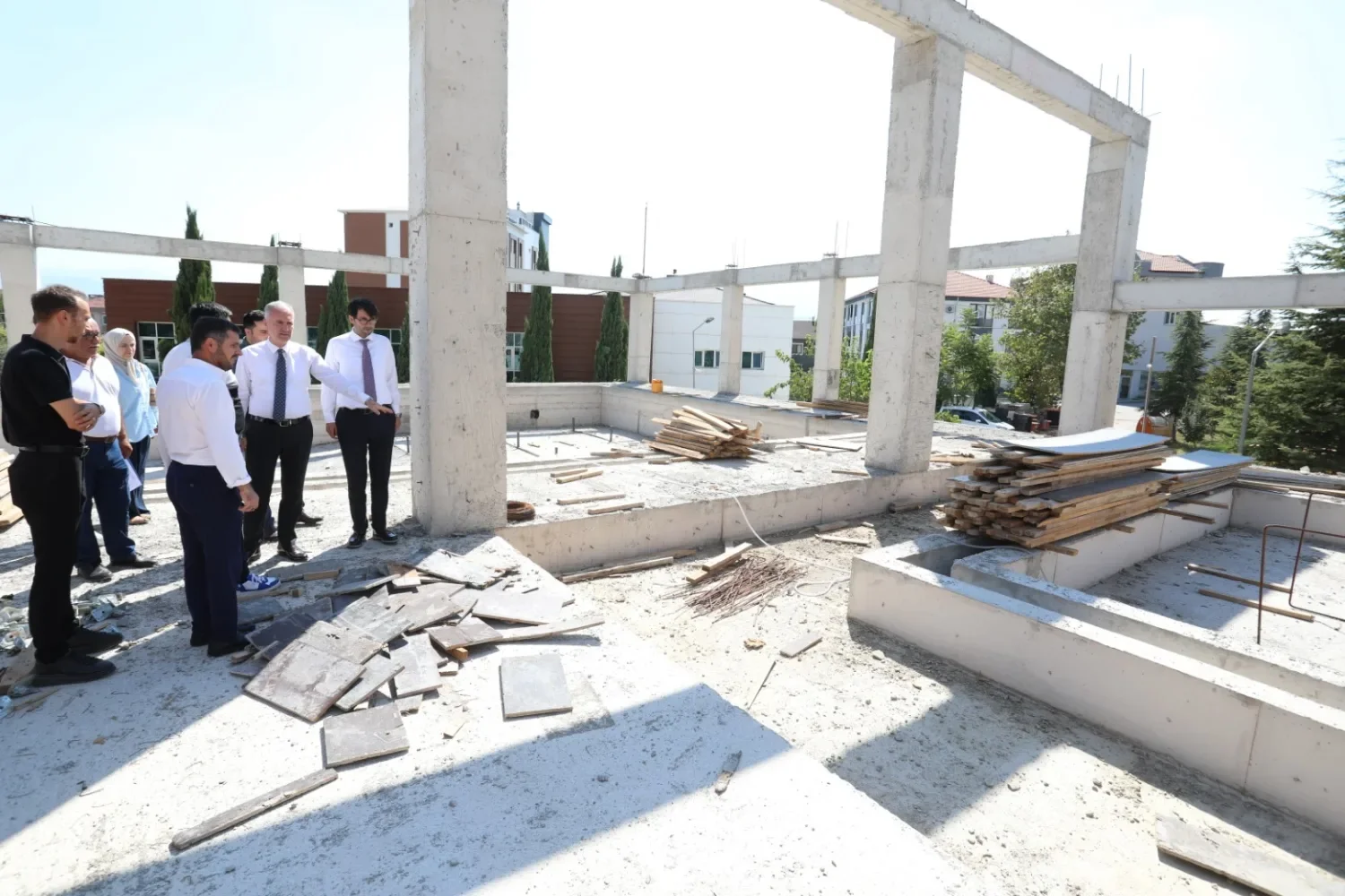İnegöl'de yarı olimpik yüzme havuzu yükseliyor!