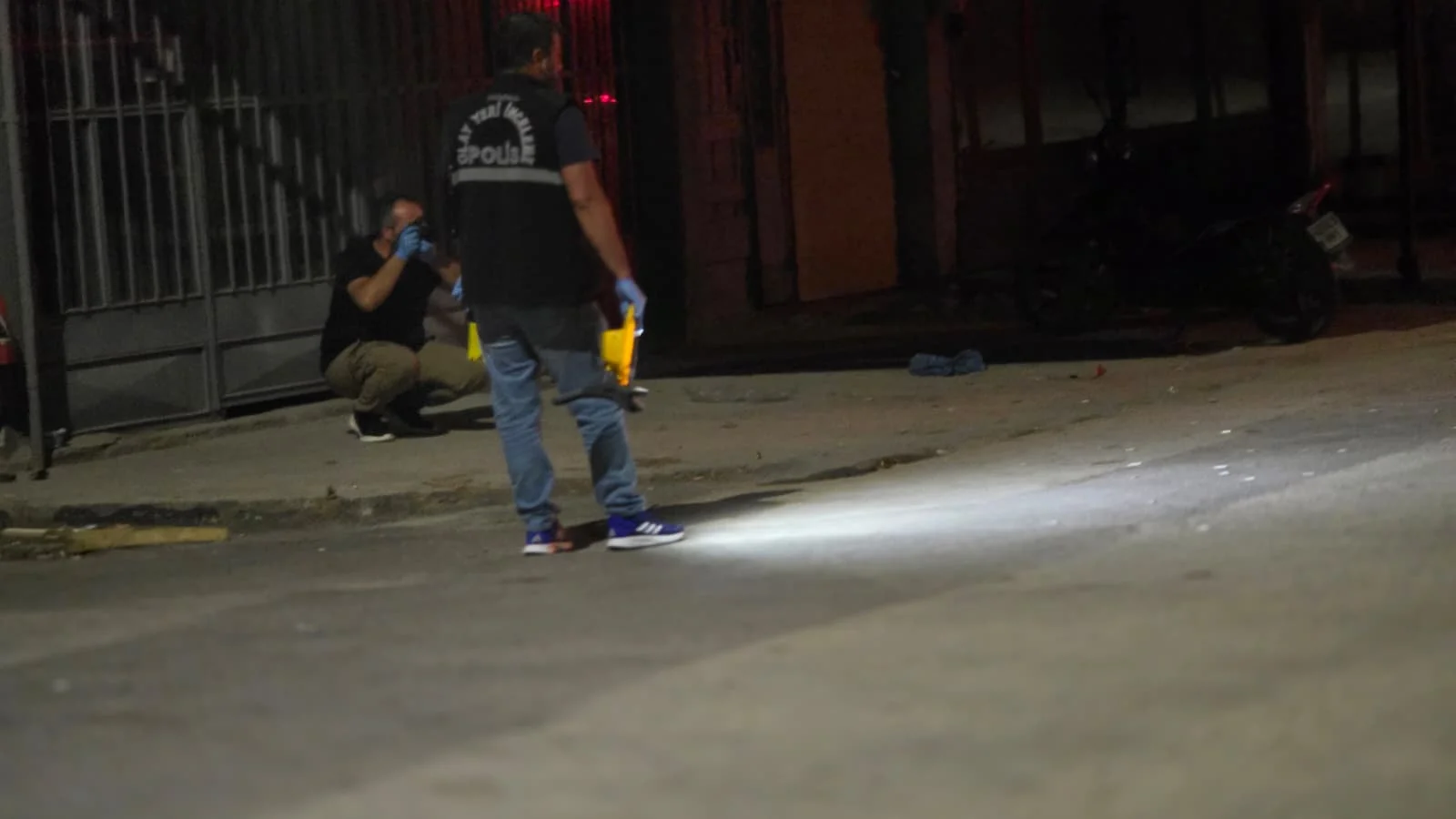 İnegöl’de gece yarısı iş yerinde silah sesleri! Polis alarma geçti