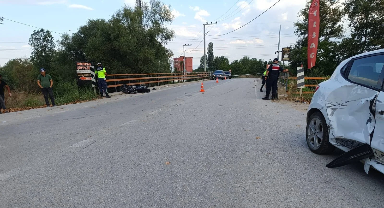 İnegöl Cerrah Mahallesi’nde motosiklet ile otomobil çarpıştı: 1 yaralı