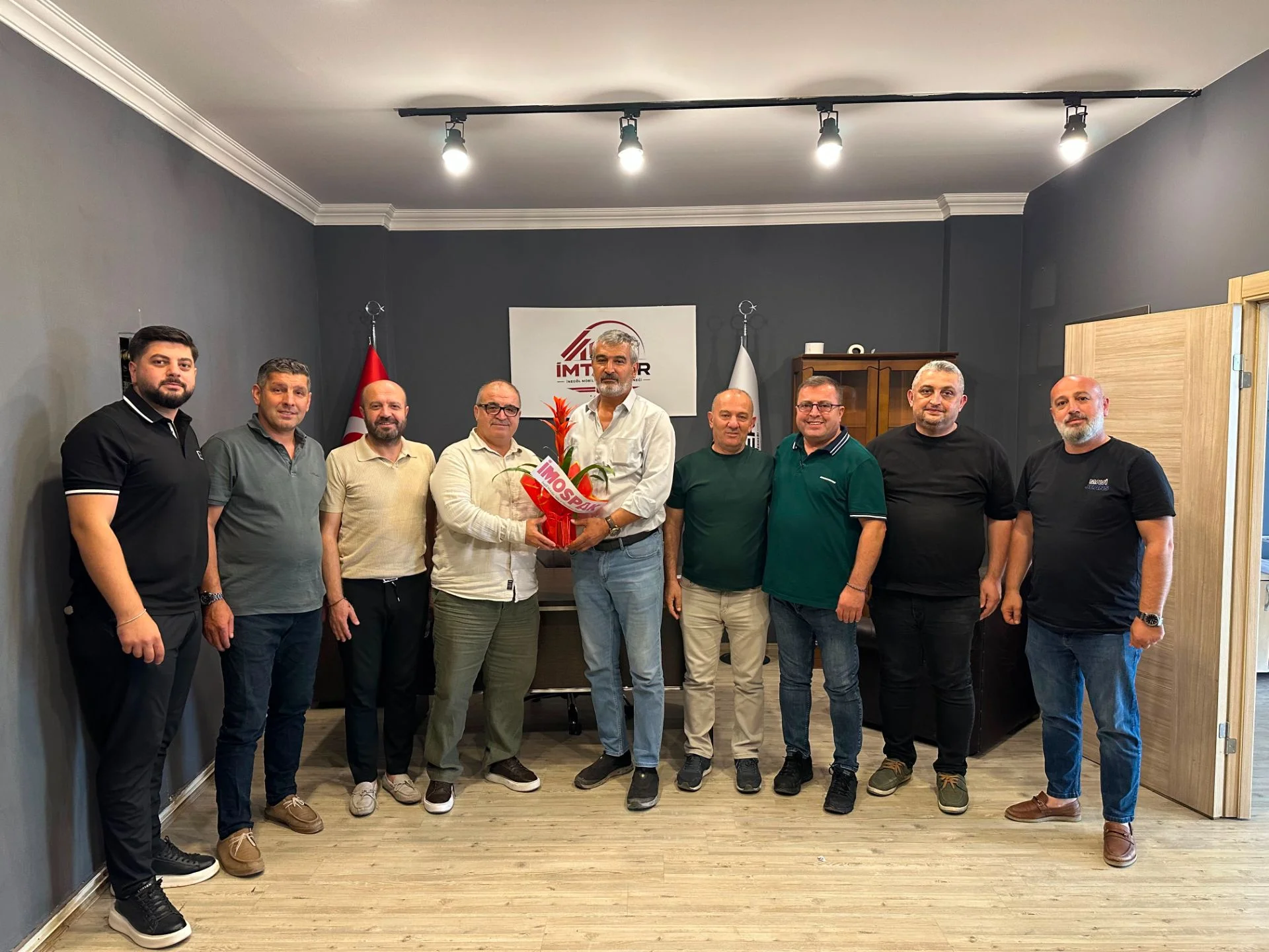 İnegöl mobilya sektörünün yeni derneğine ziyaret