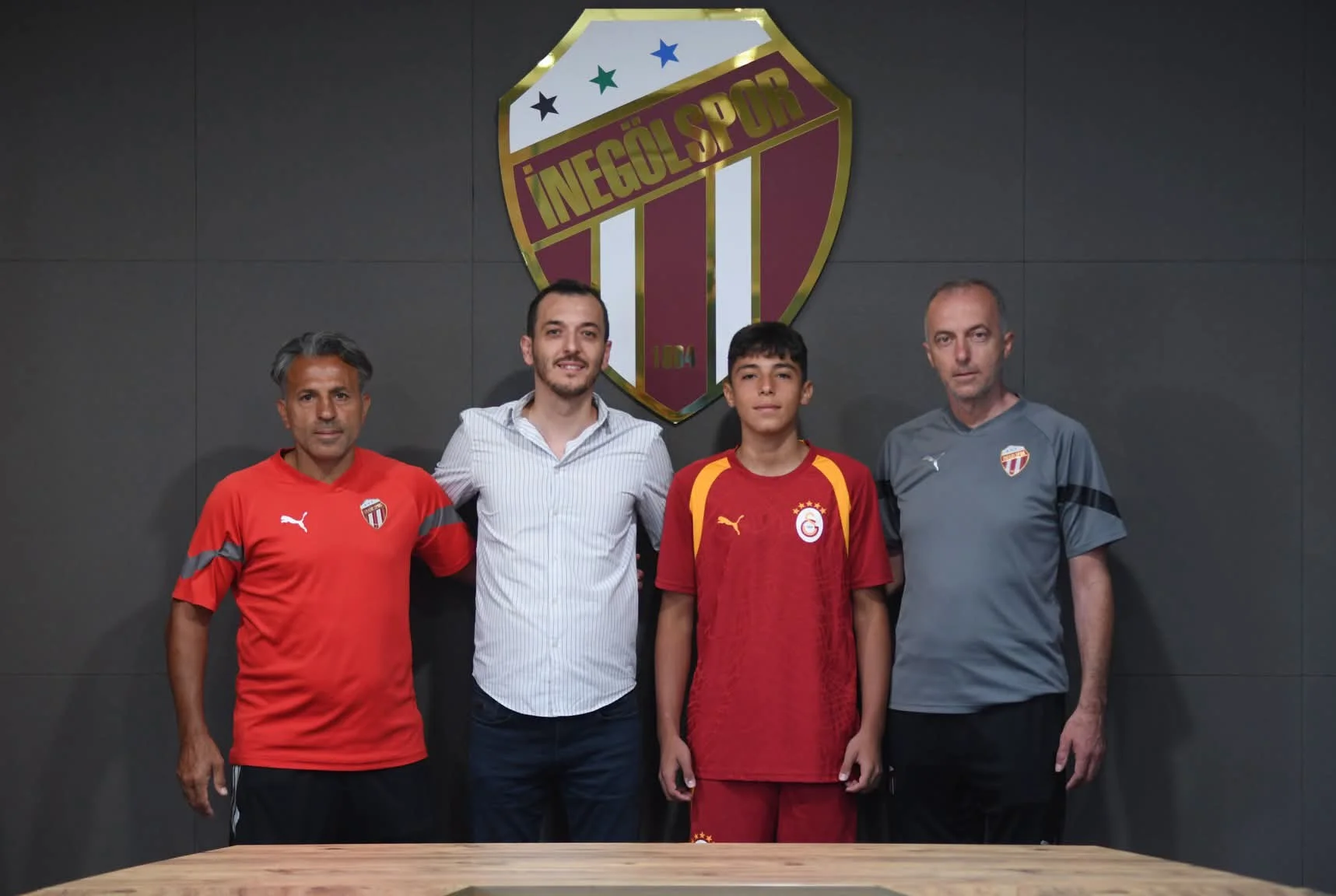 İnegölspor altyapısından 2012 doğumlu Enes Haşim Ölmezer Galatasaray’a transfer oldu