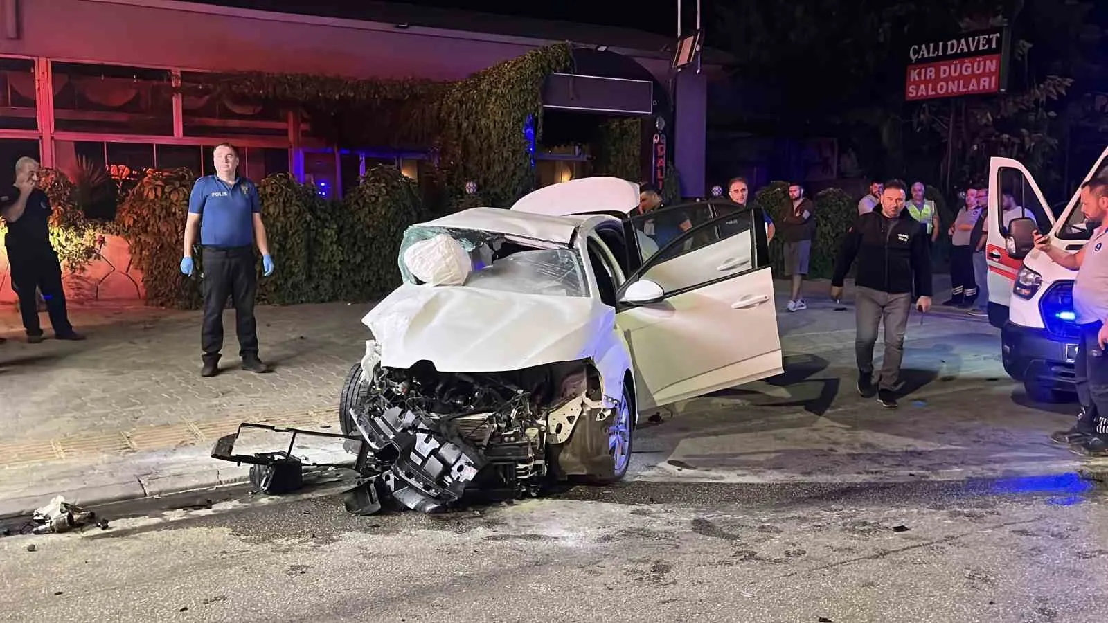 Bursa'da gece yarısı feci kaza: 2 ölü, 2 yaralı