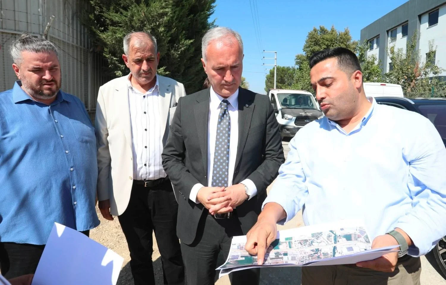 İnegöl Belediyesi o caddeyi baştan sona kapladı